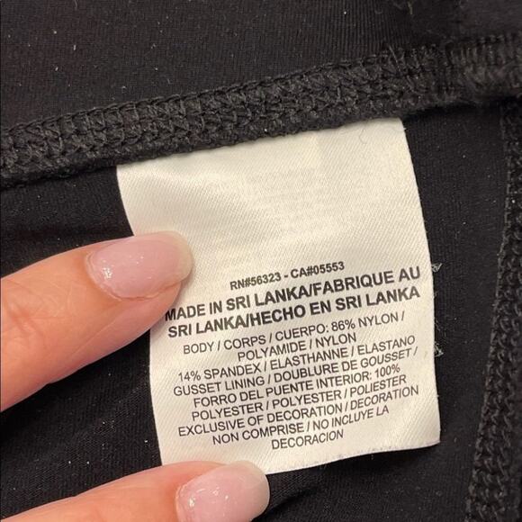 Nike Dri-Fit Black Cropped Leggings with Wide Leg Opening Size S (fits like XS) - Picture 10 of 10